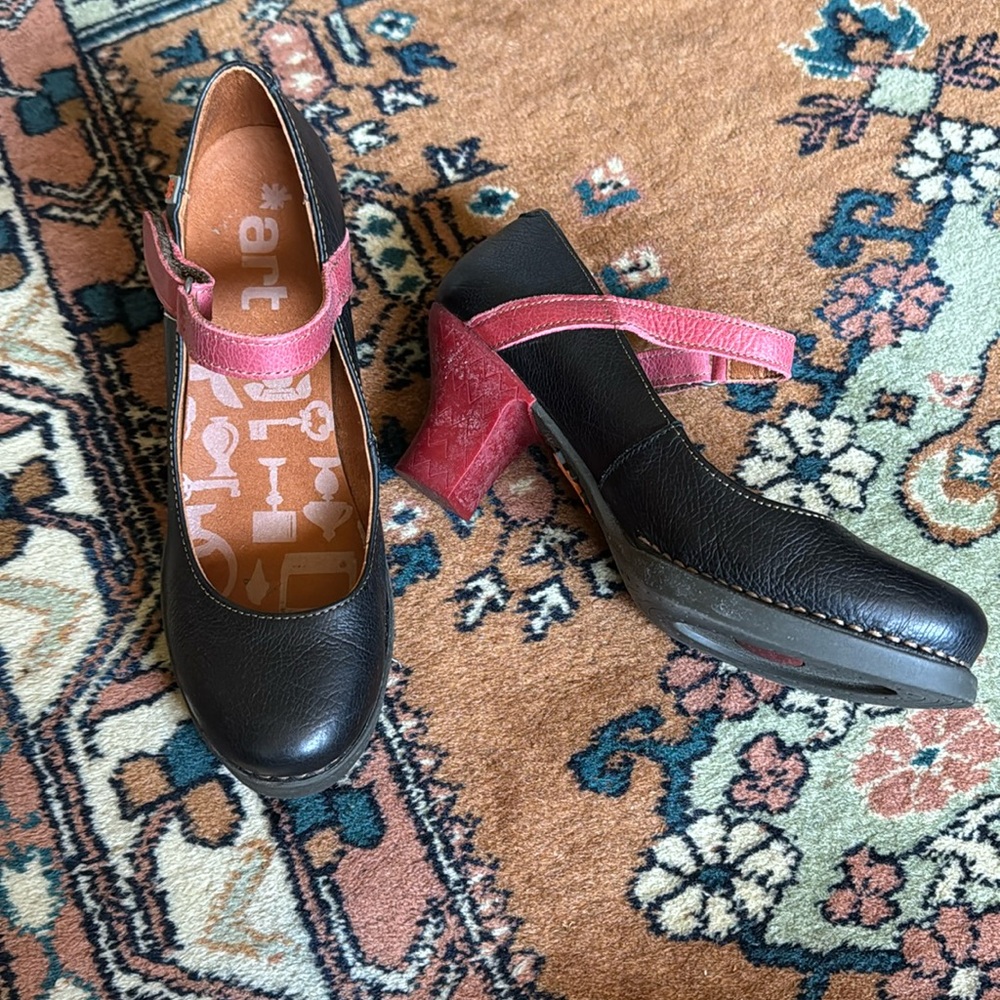 Art brand Harlem pumps red and black leather size 39.  Only worn a few times.